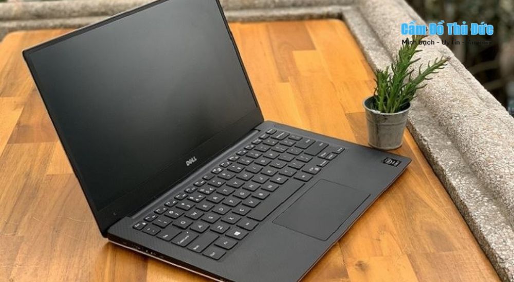 Khách hàng tra cứu nơi cầm laptop Dell đáng tin cậy tại TP.HCM