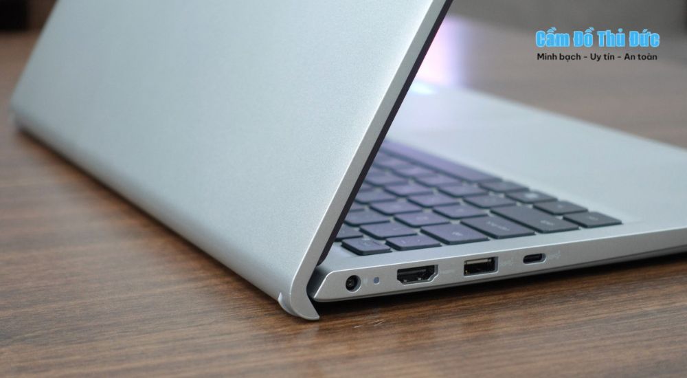 So sánh lợi ích giữa cầm laptop Dell và bán đứt tài sản cá nhân